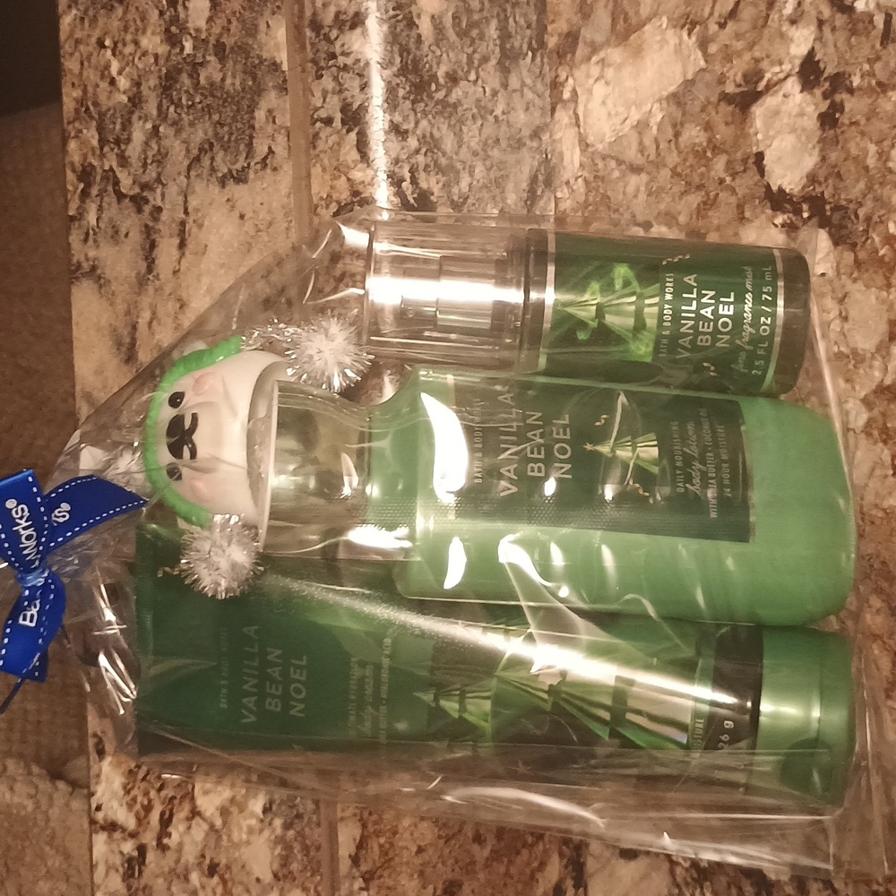 Bath & Body Works  Vanilla Bean Noel 4 Piece Set All New - Picture 3 of 3